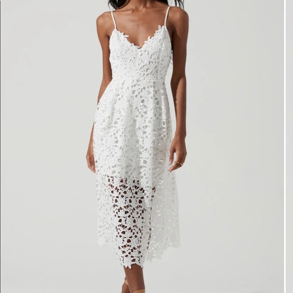 Astr Dresses & Skirts - ASTR the label Lace A-Line Midi dress in white